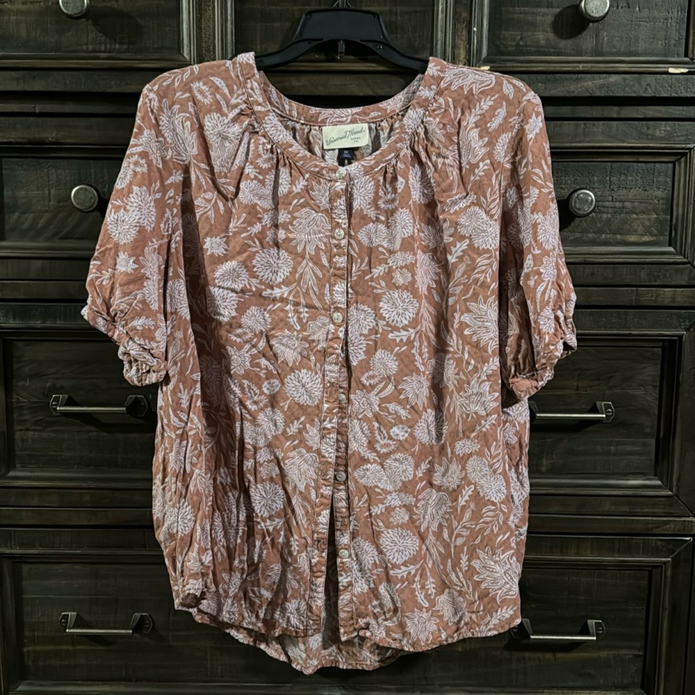 Universal Thread button down shirt